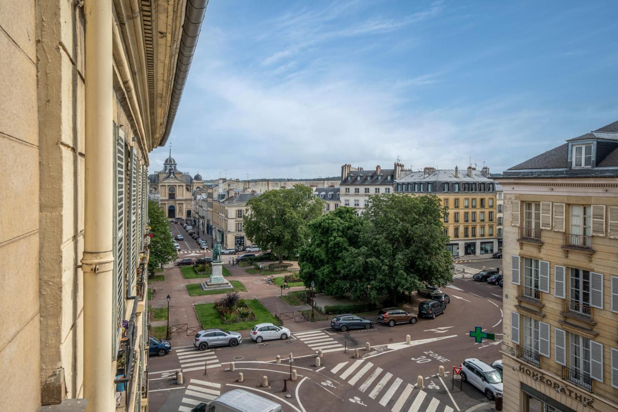 Le Versailles Soleil Classe 3 Etoiles Charme & Vue Chapelle Royale Exterior foto